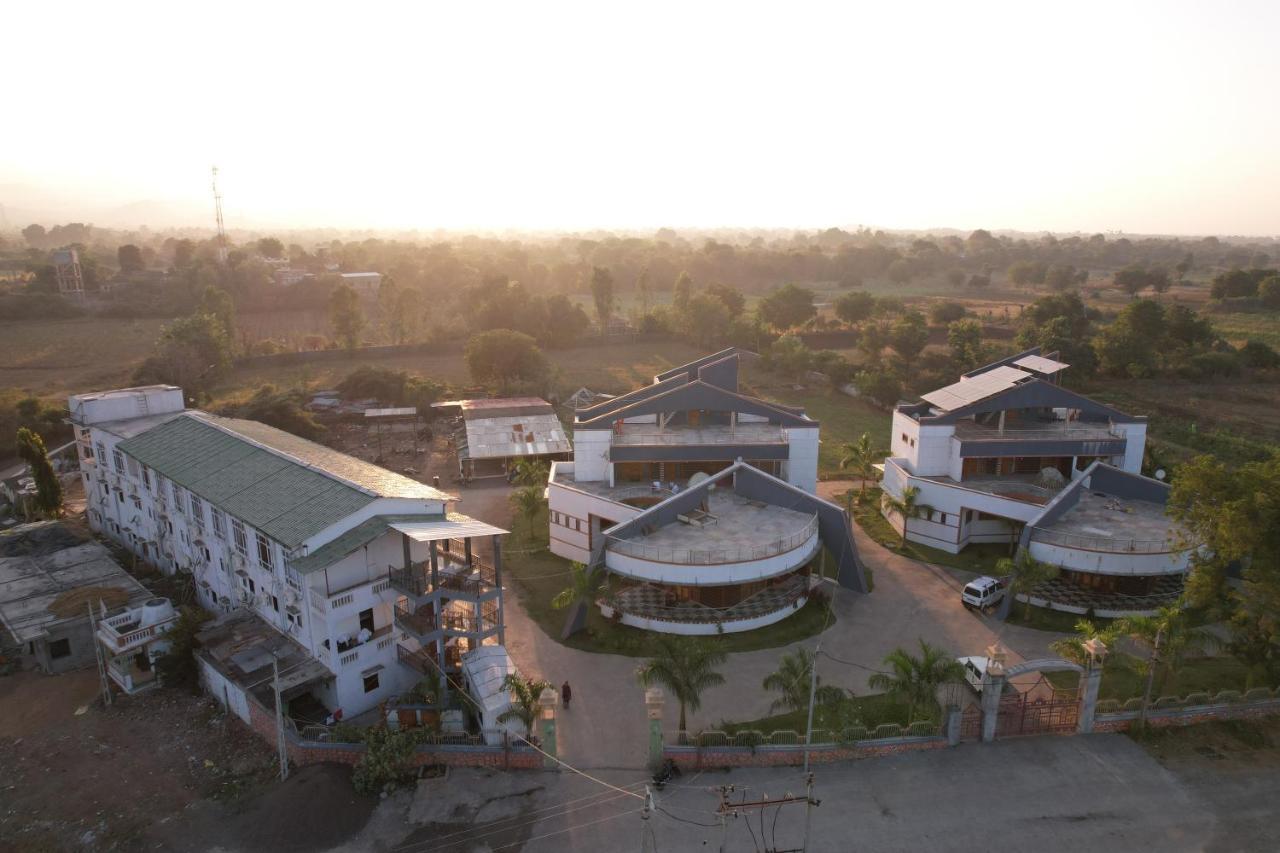 Kevadia Vasant Vihar Resort מראה חיצוני תמונה